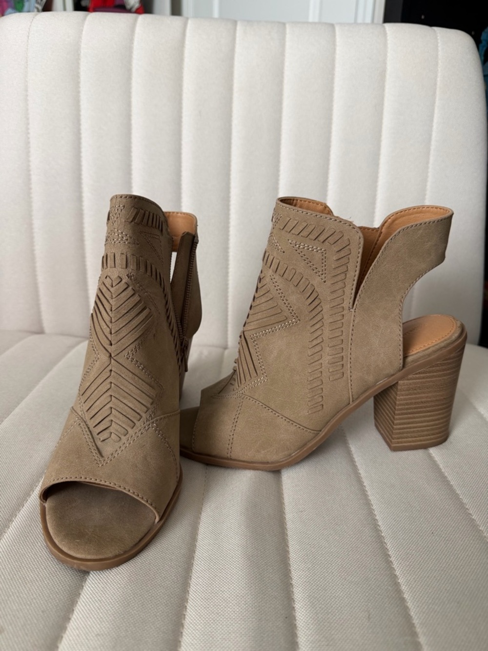 Universal Thread Women’s Taupe Cutout Peep-Toe Block Heel Booties